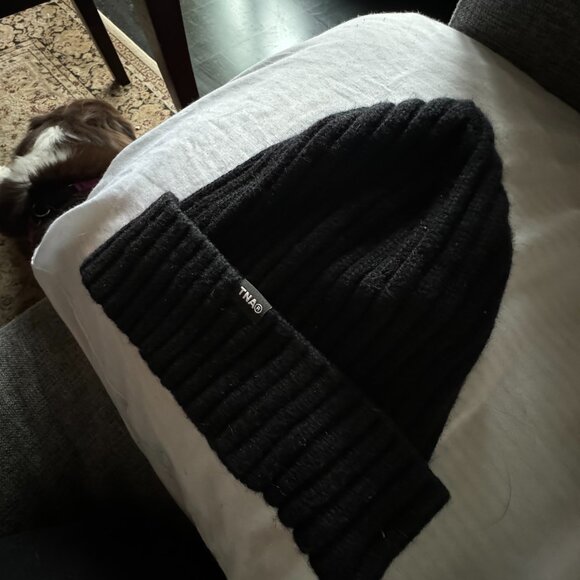 TNA Toque - Picture 1 of 2